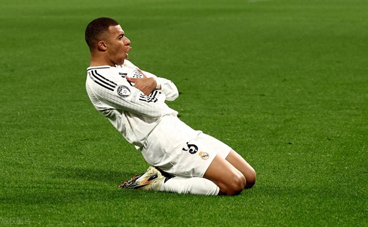 大连梭鱼湾足球场本赛季中超联赛观众总人数达874...